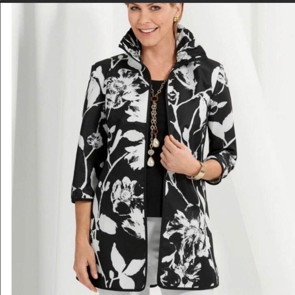 The Look Garden Soirée Jacket. PM EUC White Floral